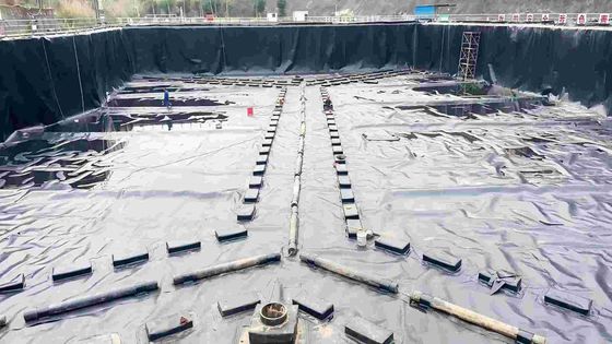 الغشاء الجيولوجي الناعم HDPE المقاوم للكيماويات مثالية للبيئات المعقدة