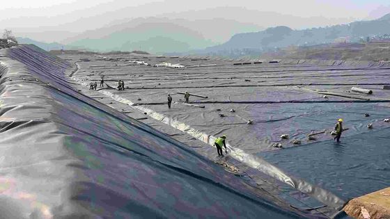 البولي إيثيلين عالي الكثافة HDPE غشاء الجيوممبران السلس الحل النهائي للمقاومة الكيميائية