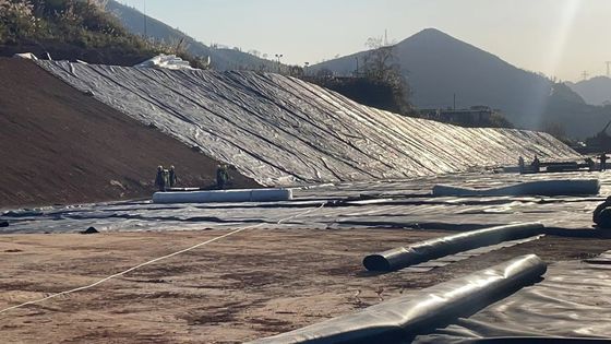 الغشاء الجيولوجي اللين من HDPE المخصص لمعالجة مياه مدافن النفايات والتعدين ومدة خدمة أطول