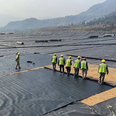 غشاء الجيوممبران الناعم من HDPE مع مقاومة كيميائية ممتازة لمكافحة التسرب في مدافن النفايات والزراعة