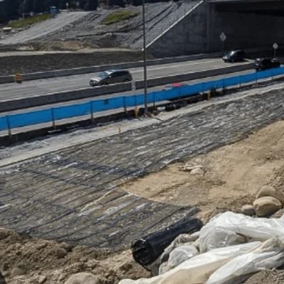 قوة سحب عالية و إطالة صغيرة شبكة جغرافية من الألياف الزجاجية لتعزيز أرضيات الطرق حماية منحدر السد ومشروع مكافحة الرمال