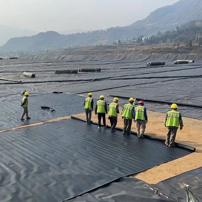 الغشاء الجيولوجي المضاد للماء من HDPE السلس للمكبات والصرف الصحي