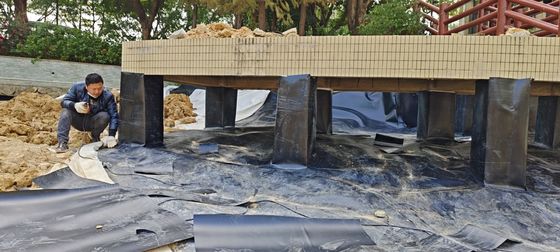 غشاء جيومبراني ناعم من HDPE دائم لمشروع مكافحة التسرب في البحيرة الاصطناعية قوة الكسر 20-80N / mm إطالة عند الكسر 700٪
