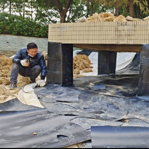 غشاء جيومبراني ناعم من HDPE دائم لمشروع مكافحة التسرب في البحيرة الاصطناعية قوة الكسر 20-80N / mm إطالة عند الكسر 700٪