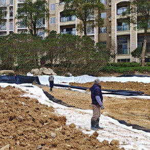 غشاء جيومبراني ناعم من HDPE دائم لمشروع مكافحة التسرب في البحيرة الاصطناعية قوة الكسر 20-80N / mm إطالة عند الكسر 700٪