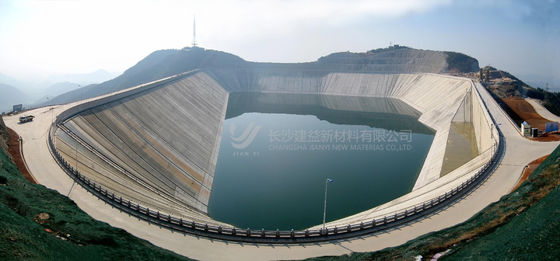 البولي إيثيلين عالي الكثافة HDPE Geomembrane لتخزين مياه الخزان وحماية المنحدرات