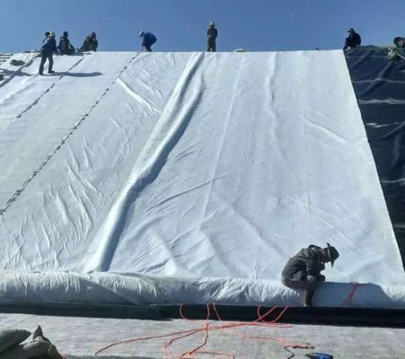 مقاومة الأشعة فوق البنفسجية 70 في المئة الخيوط الجيوتيكسيتيل غير المنسوجة الطويلة المصممة للفصل عالية القوة التصفية العليا والمتانة خيارات الطول 50m إلى 200m