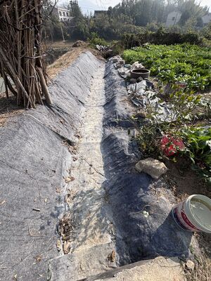 بطانية أسمنتية مُقواة بألياف عالية القوة مع طبقة سفلية مرنة من النسيج الجيولوجي لهندسة الطرق السريعة والسكك الحديدية - عرض 4 أمتار